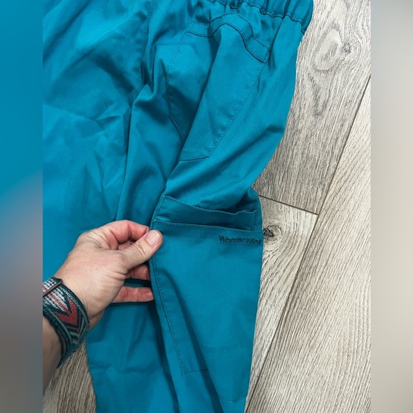 Wonder Wink Teal Scrub Set size XS - Picture 9 of 9